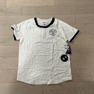 NWT: New York Yankees Henley T shirt